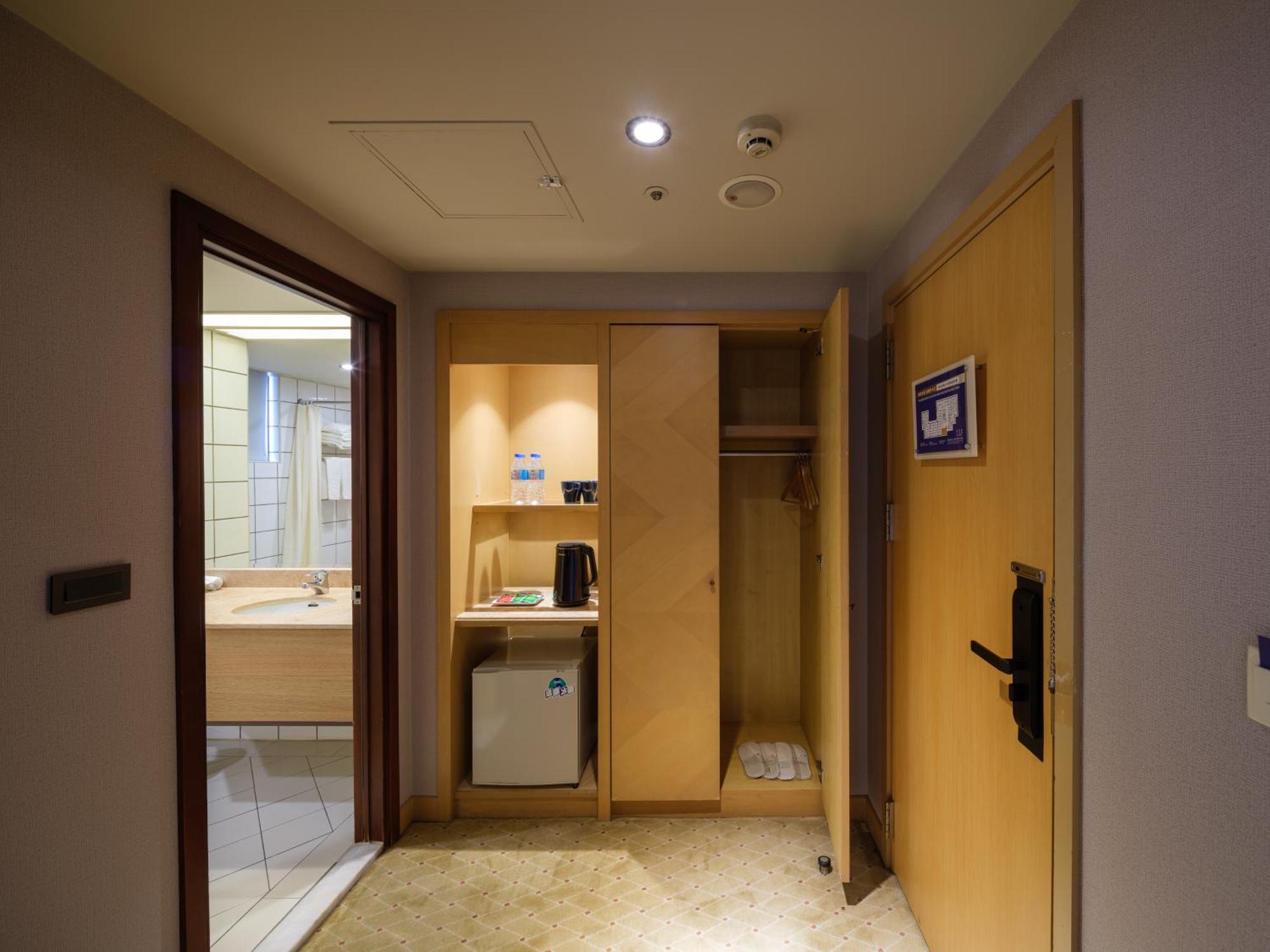 Rich & Free Hotel - Fuzhong 富逸旅趣-板橋府中館 Taipeh Exterior foto