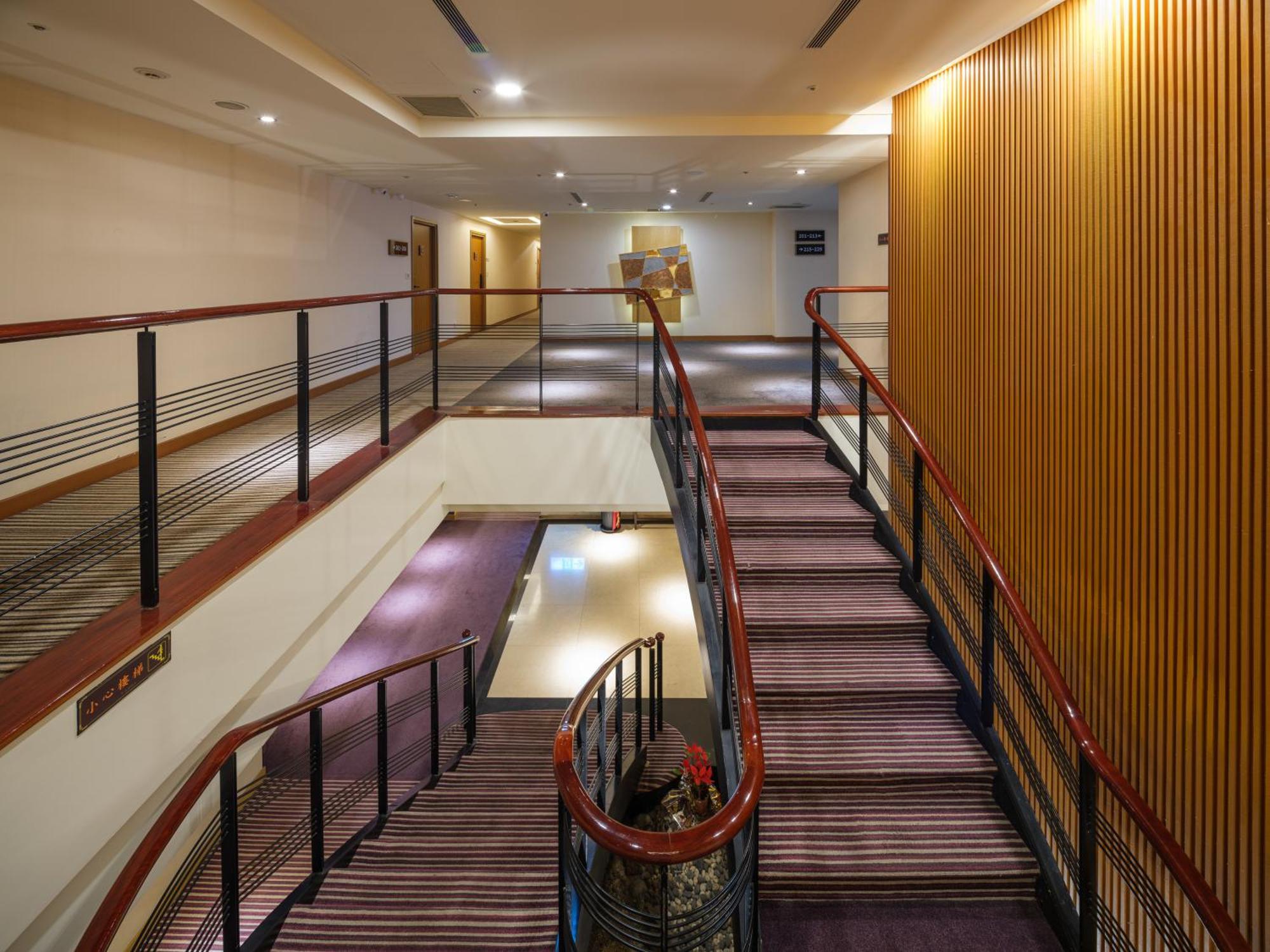 Rich & Free Hotel - Fuzhong 富逸旅趣-板橋府中館 Taipeh Exterior foto