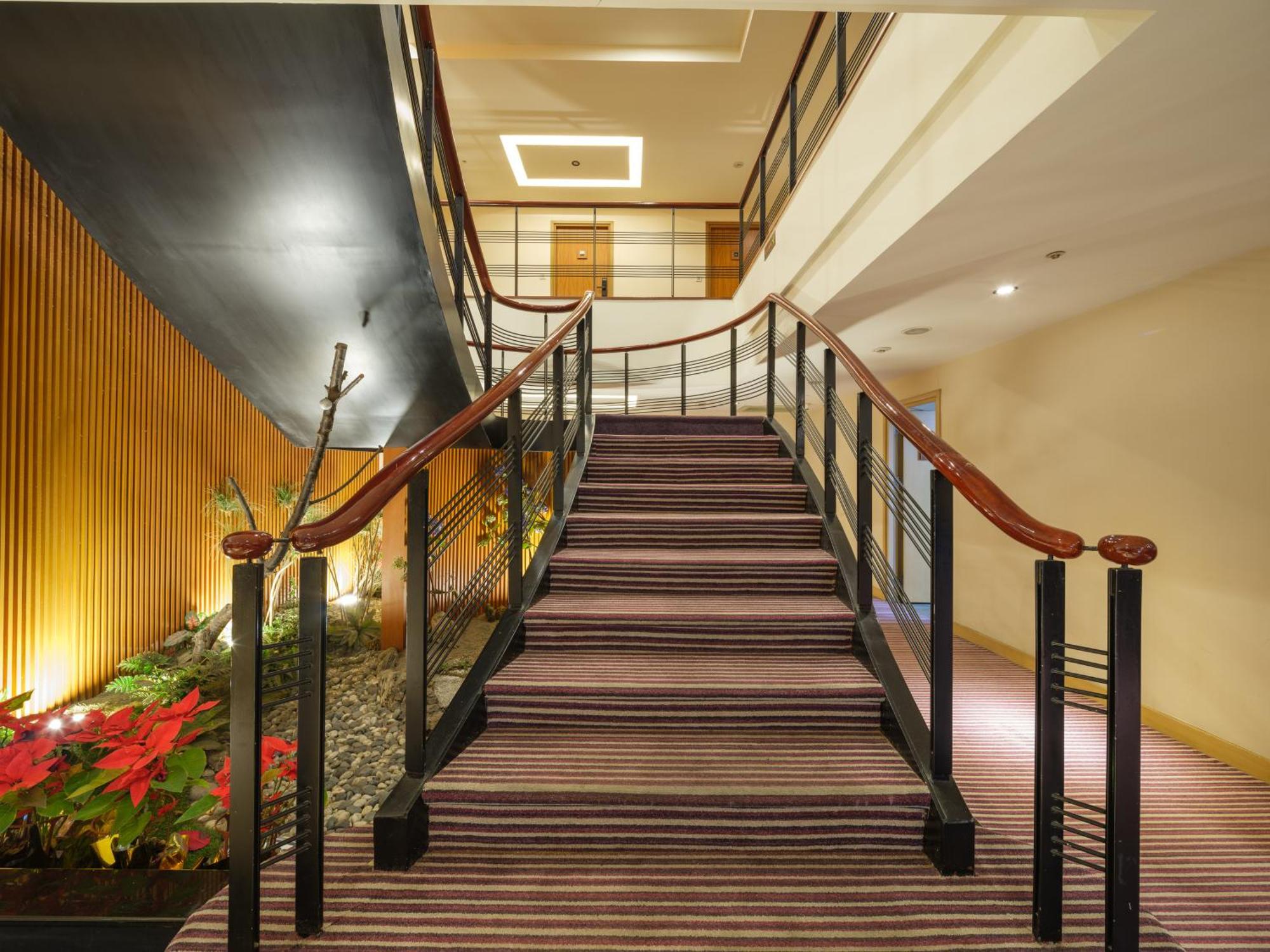 Rich & Free Hotel - Fuzhong 富逸旅趣-板橋府中館 Taipeh Exterior foto