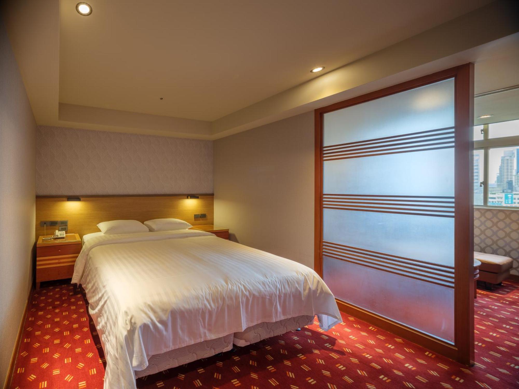 Rich & Free Hotel - Fuzhong 富逸旅趣-板橋府中館 Taipeh Exterior foto